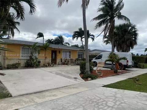 8520 NW 177th St, Hialeah, FL 33015