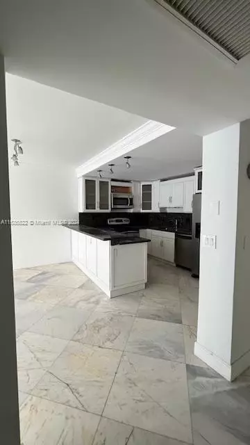 19380 Collins Ave #901, Sunny Isles Beach, FL 33160