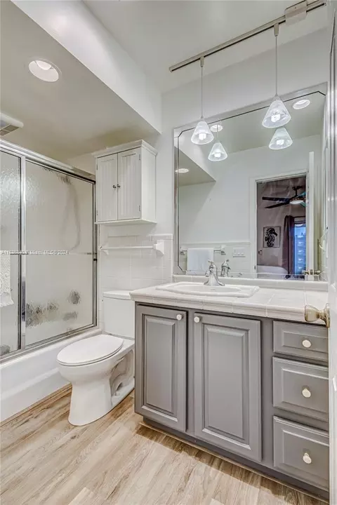 Bath - 755 S Saturn St #E201, Jupiter, FL 33477 photo 4 of 6