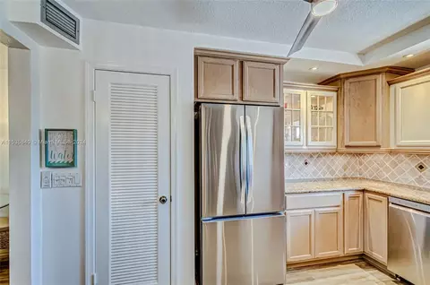 Kitchen - 755 S Saturn St #E201, Jupiter, FL 33477 photo 4 of 7