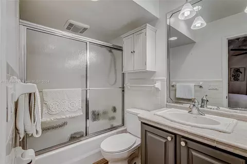 Bath - 755 S Saturn St #E201, Jupiter, FL 33477 photo 3 of 6