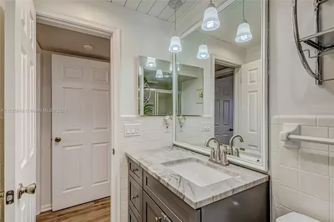 Bath - 755 S Saturn St #E201, Jupiter, FL 33477 photo 6 of 6