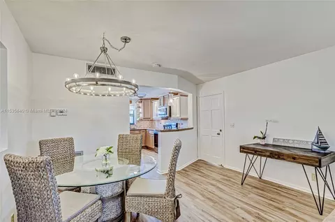 Dining - 755 S Saturn St #E201, Jupiter, FL 33477 photo 2 of 3