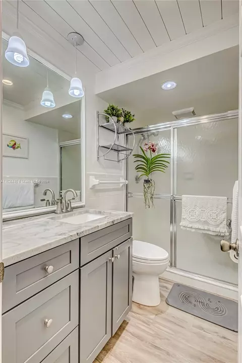 Bath - 755 S Saturn St #E201, Jupiter, FL 33477 photo 1 of 6