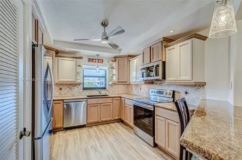 Kitchen - 755 S Saturn St #E201, Jupiter, FL 33477 photo 2 of 7