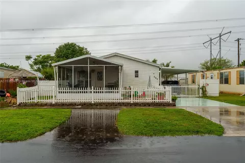 100 NW 218th Ln, Pembroke Pines, FL 33029