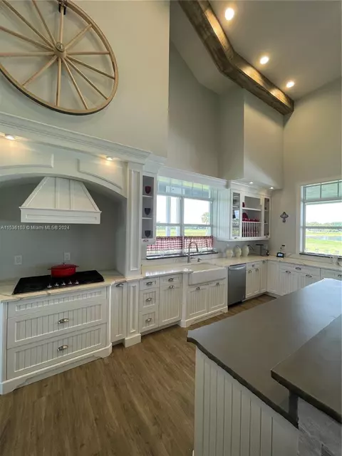 Kitchen - 25601 SW Hannahs Path, Okeechobee, FL 34974 photo 3 of 5