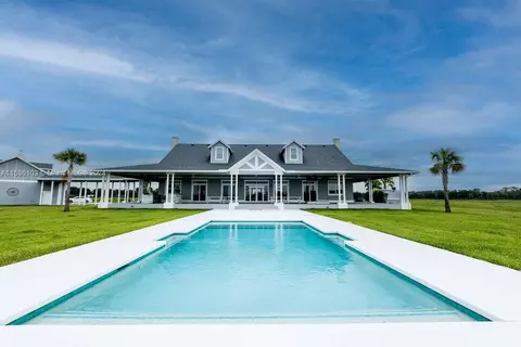 Exterior - 25601 SW Hannahs Path, Okeechobee, FL 34974 photo 7 of 16