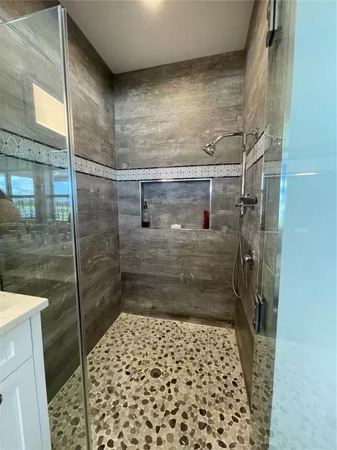 Bath - 25601 SW Hannahs Path, Okeechobee, FL 34974 photo 1 of 3