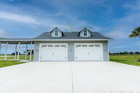 Exterior - 25601 SW Hannahs Path, Okeechobee, FL 34974 photo 10 of 16