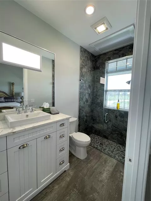 Bath - 25601 SW Hannahs Path, Okeechobee, FL 34974 photo 2 of 3