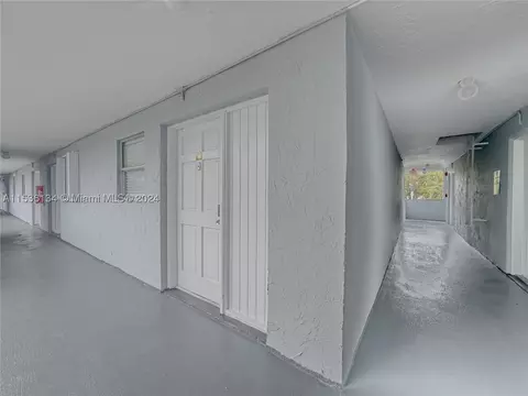 9353 Fontainebleau Blvd #A215, Miami, FL 33172