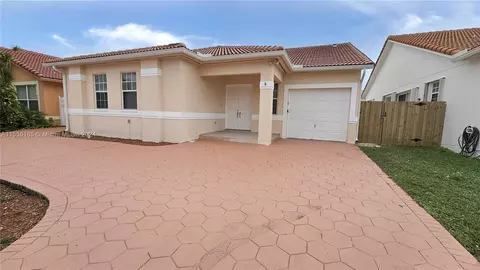 9002 NW 146th Ter, Miami Lakes, FL 33018