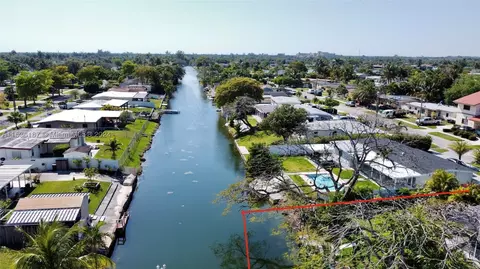 10706 SW 44th St, Miami, FL 33165