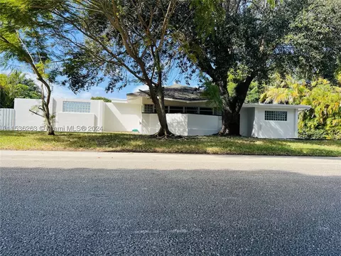 18490 SW 83rd Ave, Cutler Bay, FL 33157