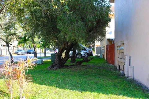 Exterior - 5255 W 26th Ave #2, Hialeah, FL 33016 photo 6 of 9