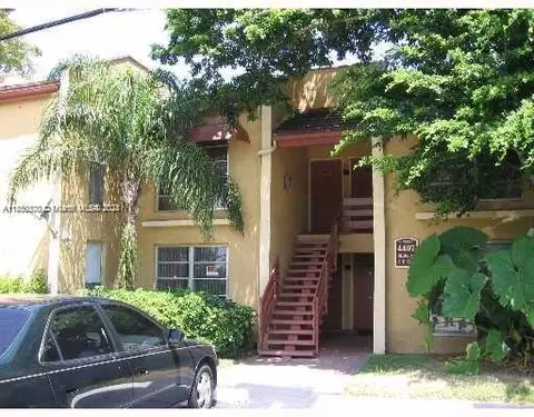 4437 Treehouse Ln #B, Tamarac, FL 33319