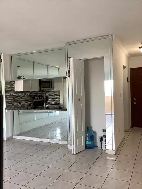 Kitchen - 460 E 23rd St #501, Hialeah, FL 33013 photo 1 of 9