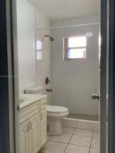 Bath - 460 E 23rd St #501, Hialeah, FL 33013 photo 7 of 14