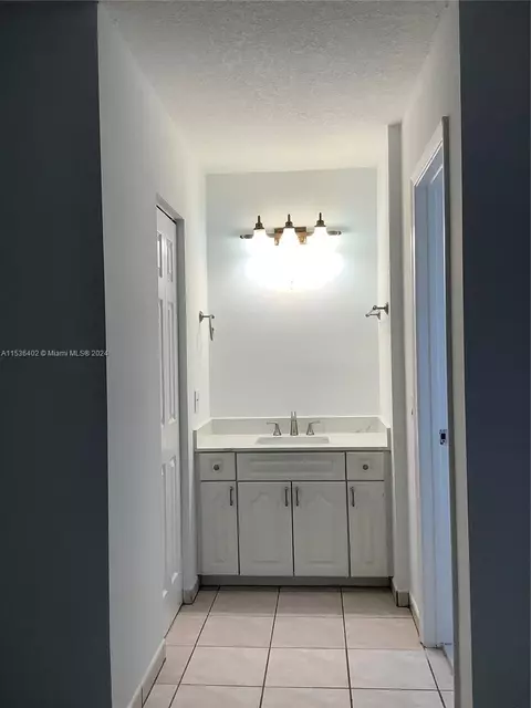 Bath - 460 E 23rd St #501, Hialeah, FL 33013 photo 11 of 14