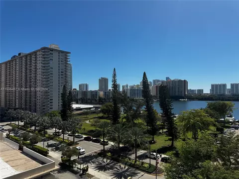301 174th St #811, Sunny Isles Beach, FL 33160