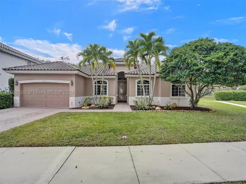 2841 Poinciana Cir, Hollywood, FL 33026