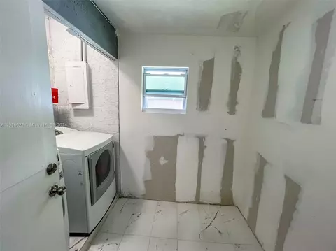 Other - 924 W 79th Pl, Hialeah, FL 33014 photo 5 of 12