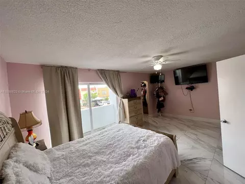 Bedroom - 924 W 79th Pl, Hialeah, FL 33014 photo 5 of 7
