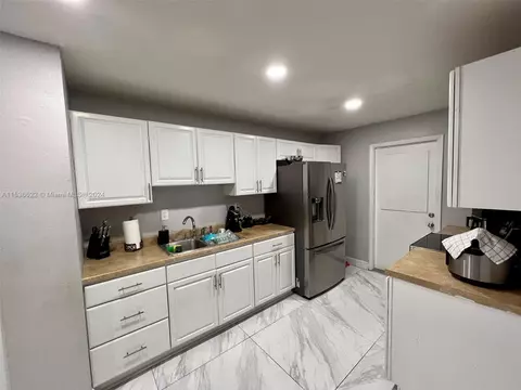 Other - 924 W 79th Pl, Hialeah, FL 33014 photo 3 of 12