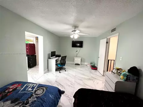 Living - 924 W 79th Pl, Hialeah, FL 33014 photo 6 of 6