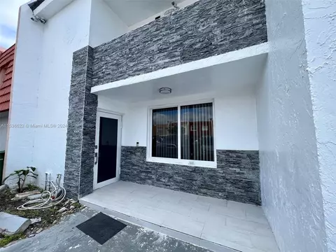 Exterior - 924 W 79th Pl, Hialeah, FL 33014 photo 4 of 8