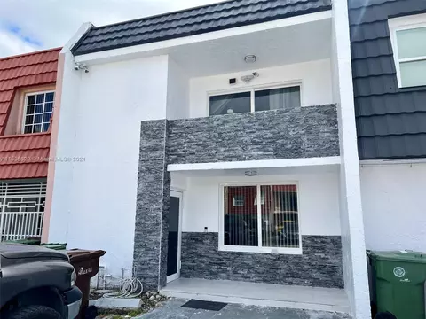 Exterior - 924 W 79th Pl, Hialeah, FL 33014 photo 3 of 8