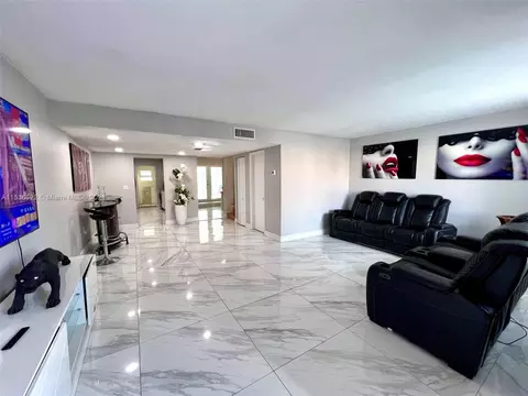 Living - 924 W 79th Pl, Hialeah, FL 33014 photo 1 of 6