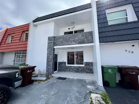Exterior - 924 W 79th Pl, Hialeah, FL 33014 photo 2 of 8