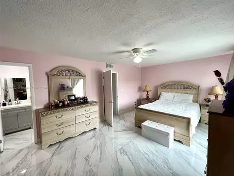 Bedroom - 924 W 79th Pl, Hialeah, FL 33014 photo 1 of 7