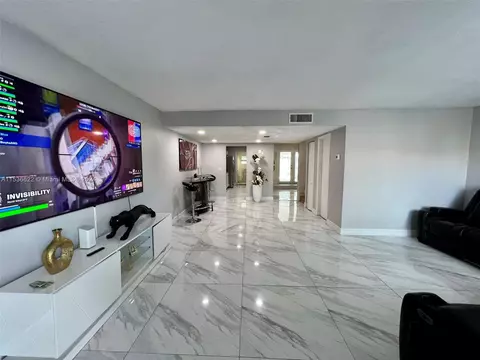 Living - 924 W 79th Pl, Hialeah, FL 33014 photo 2 of 6