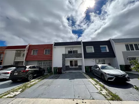 Exterior - 924 W 79th Pl, Hialeah, FL 33014 photo 8 of 8