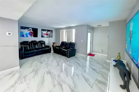 Living - 924 W 79th Pl, Hialeah, FL 33014 photo 3 of 6
