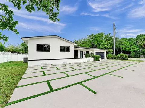 19830 NE 22nd Ave, Miami, FL 33180