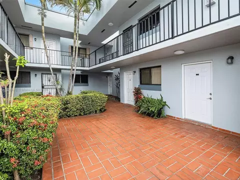 1270 W 41st St #105, Hialeah, FL 33012