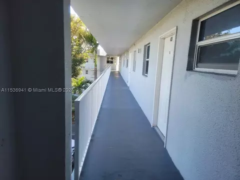 116 Royal Park Dr #4C, Oakland Park, FL 33309