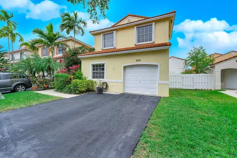 894 SW 179th Ave, Pembroke Pines, FL 33029
