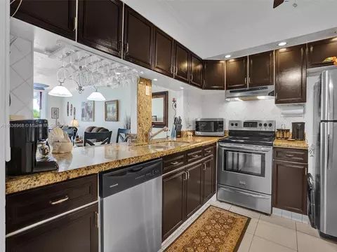 2861 Somerset Dr #315, Lauderdale Lakes, FL 33311