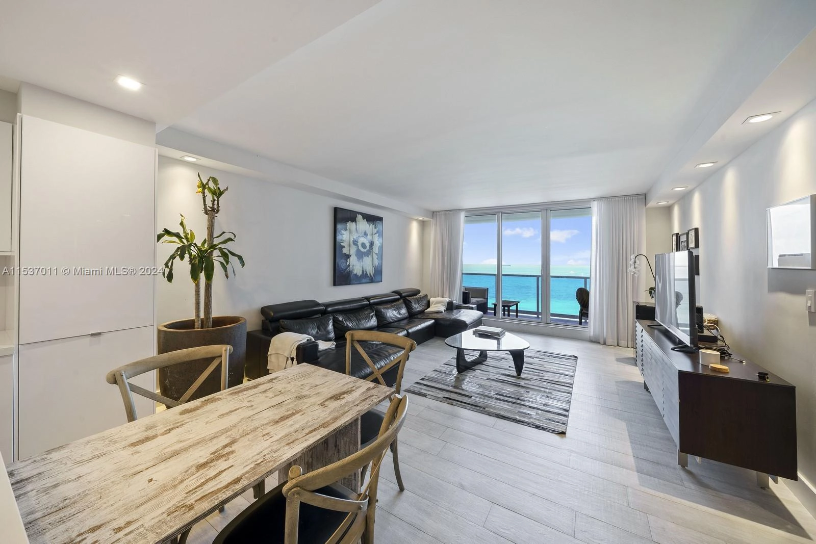 2301 Collins Ave Unit 1523-24