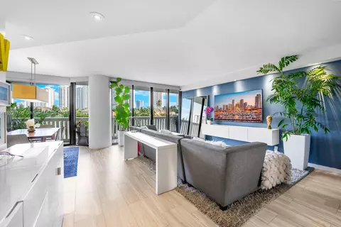 1000 W Island Blvd #407, Aventura, FL 33160