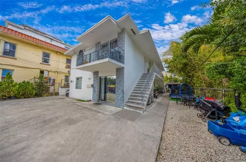567 SW 3rd St, Miami, FL 33130