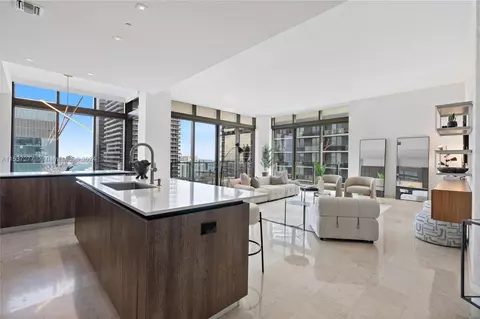 88 SW 7 St #4001, Miami, FL 33130