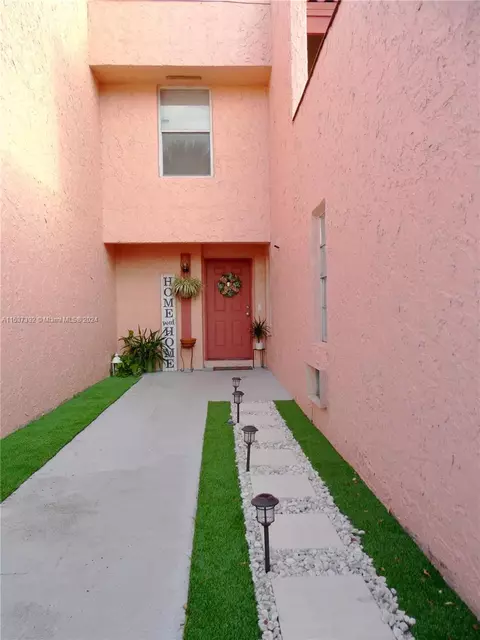 5638 NW 16th St #11, Lauderhill, FL 33313