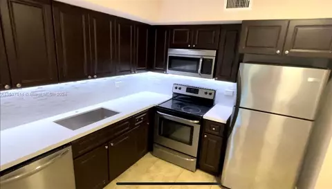 3690 N 56th Ave #916, Hollywood, FL 33021