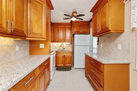 3121 S Ocean Dr #210, Hallandale Beach, FL 33009